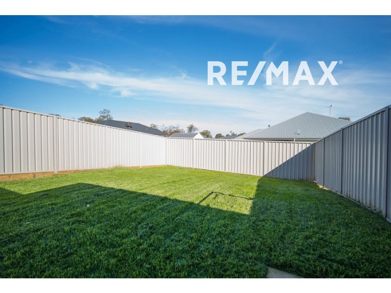 2/57 Coppabella Drive, Gobbagombalin NSW 2650