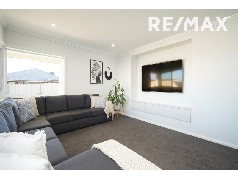 5 Mugga Street, Gobbagombalin NSW 2650