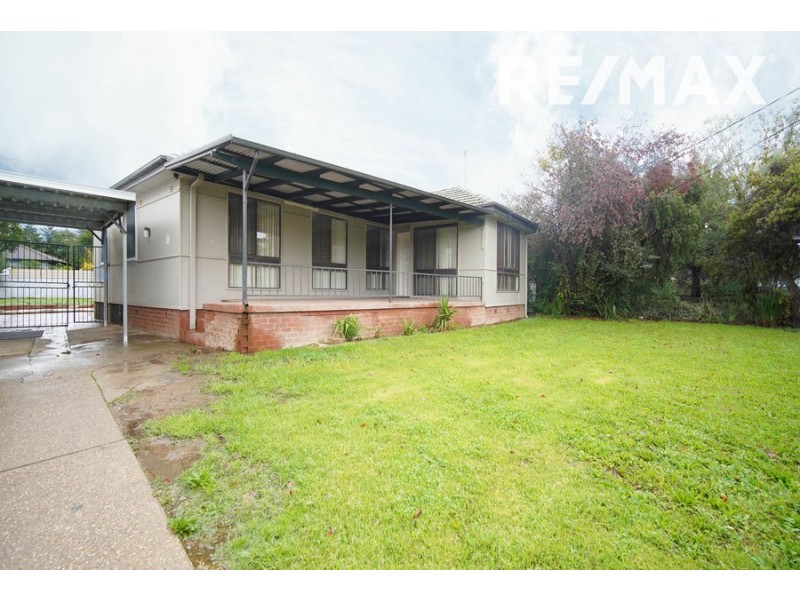 73 Ziegler Avenue, Kooringal NSW 2650