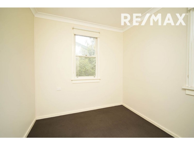 73 Ziegler Avenue, Kooringal NSW 2650