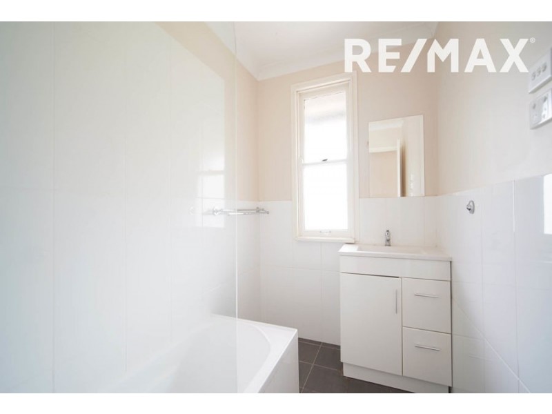 73 Ziegler Avenue, Kooringal NSW 2650