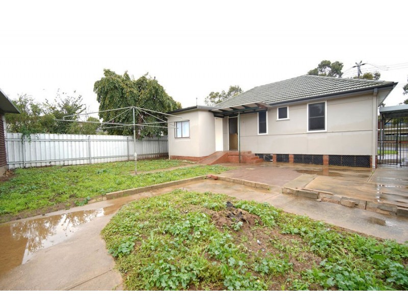 73 Ziegler Avenue, Kooringal NSW 2650