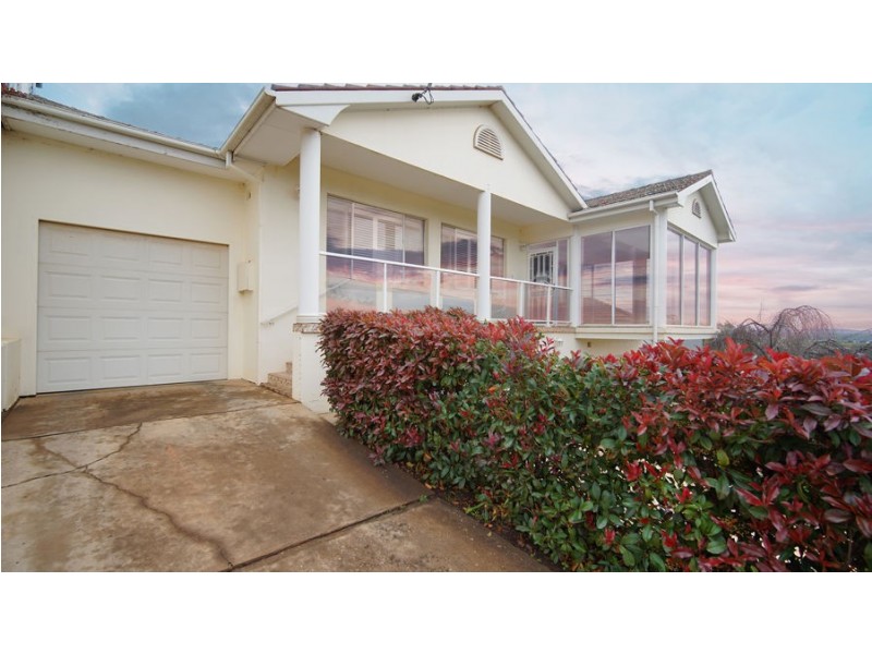 6 Beauty Point Avenue, Turvey Park NSW 2650