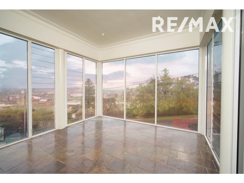 6 Beauty Point Avenue, Turvey Park NSW 2650