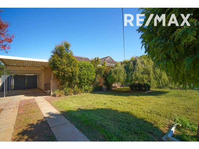 18 Huthwaite Street, Mount Austin NSW 2650