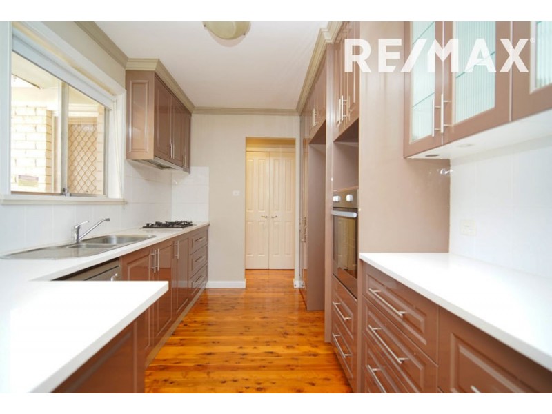 18 Huthwaite Street, Mount Austin NSW 2650