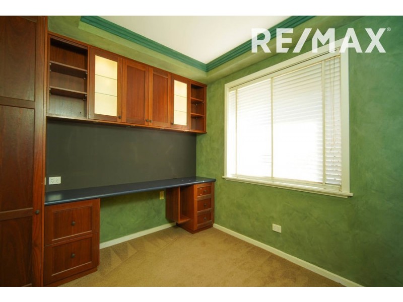 18 Huthwaite Street, Mount Austin NSW 2650