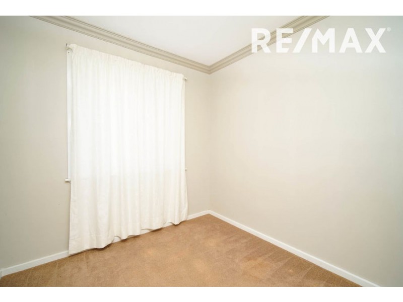 18 Huthwaite Street, Mount Austin NSW 2650