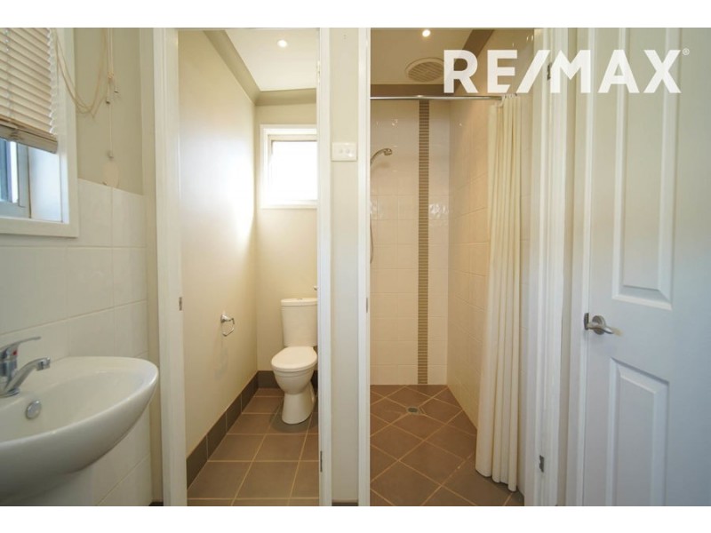 18 Huthwaite Street, Mount Austin NSW 2650