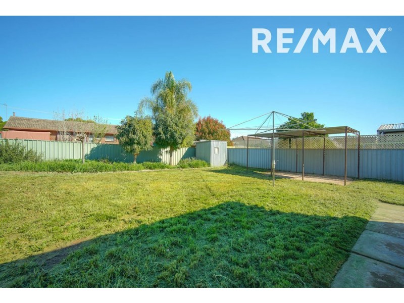 18 Huthwaite Street, Mount Austin NSW 2650