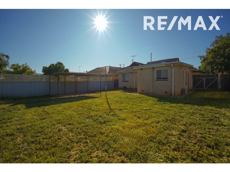 18 Huthwaite Street, Mount Austin NSW 2650