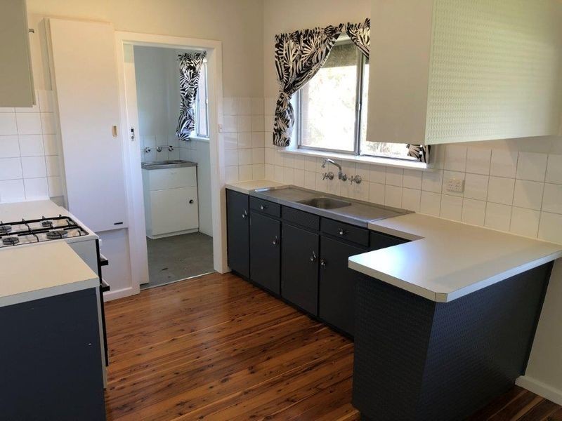 11 Moran Street, Tolland NSW 2650