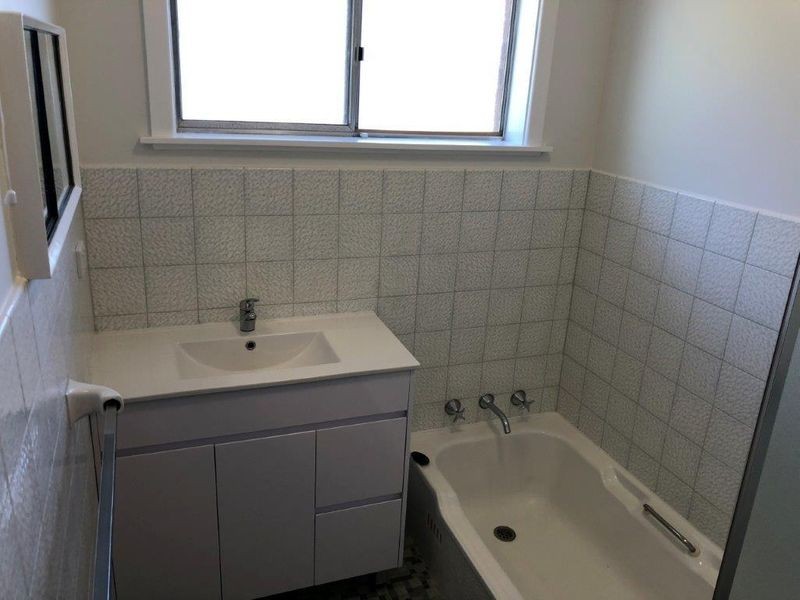 11 Moran Street, Tolland NSW 2650