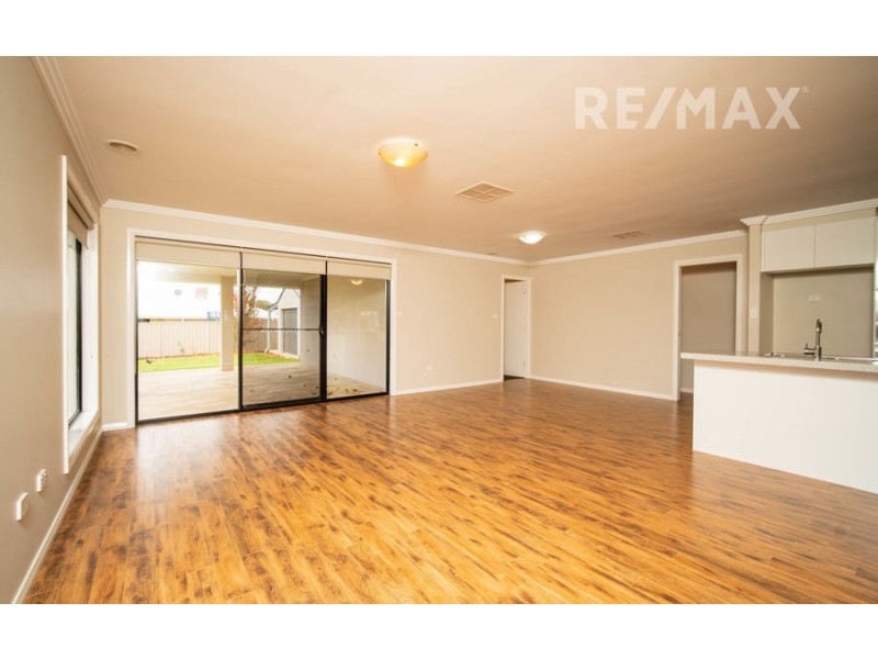 111 Strickland Drive, Boorooma NSW 2650