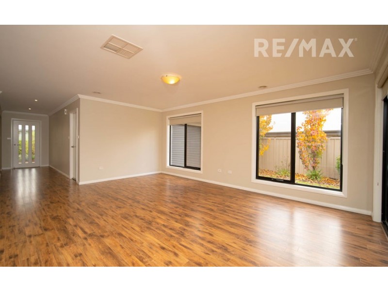 111 Strickland Drive, Boorooma NSW 2650