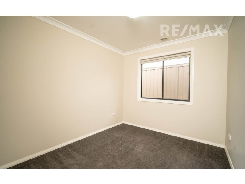 111 Strickland Drive, Boorooma NSW 2650