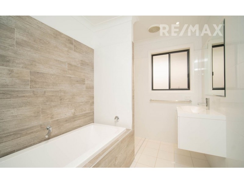 111 Strickland Drive, Boorooma NSW 2650