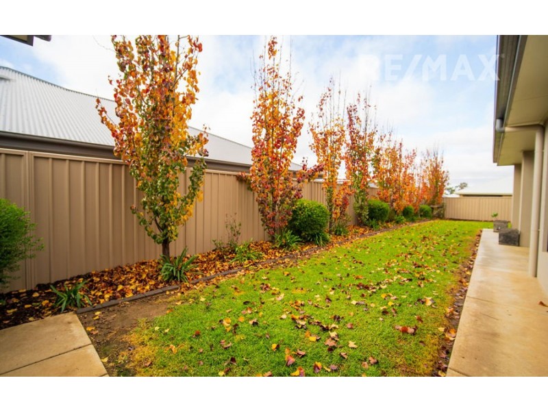 111 Strickland Drive, Boorooma NSW 2650