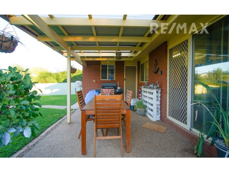 66 Balleroo Crescent, Glenfield Park NSW 2650