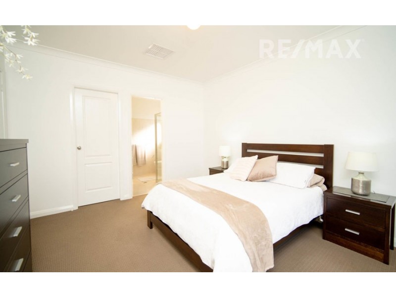 8 Cumberland Court, Tatton NSW 2650