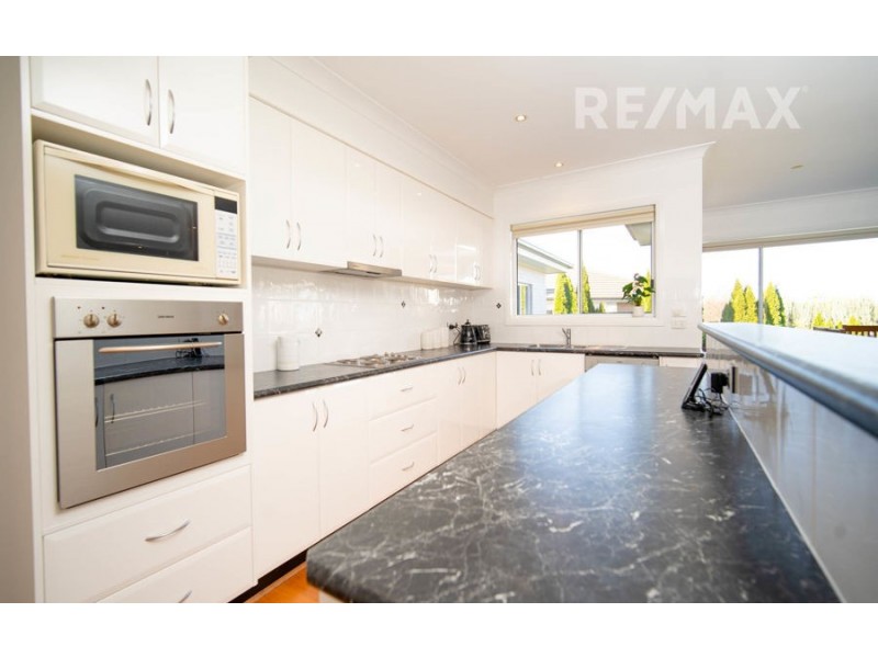 8 Cumberland Court, Tatton NSW 2650