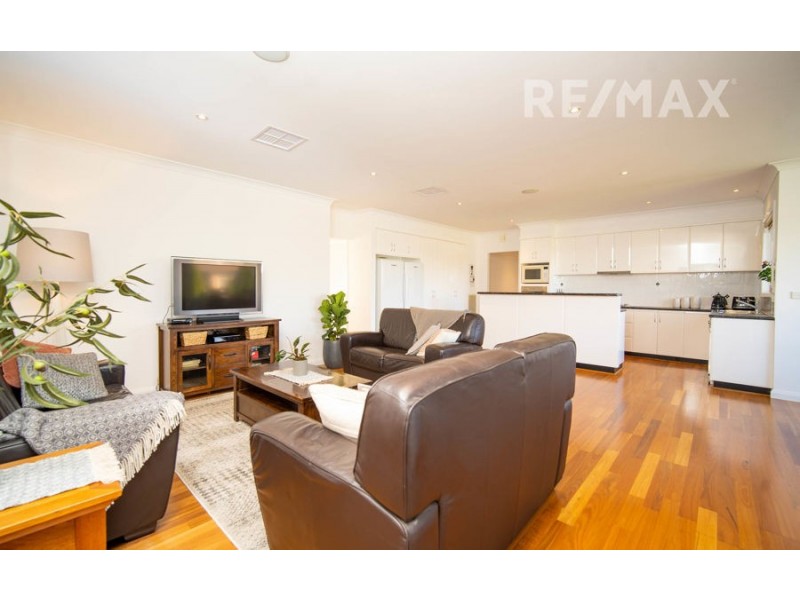 8 Cumberland Court, Tatton NSW 2650