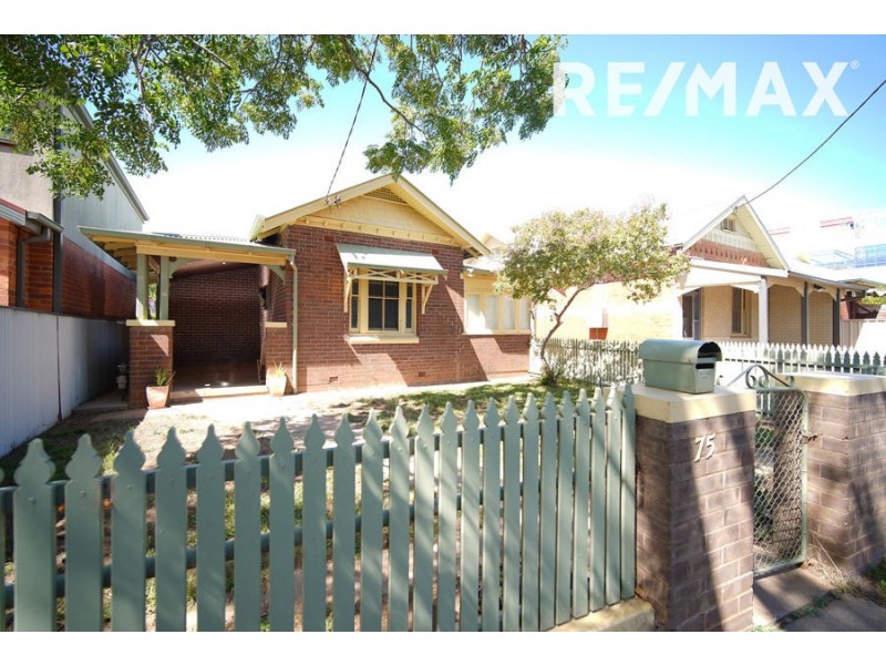 75 Docker Street, Wagga Wagga NSW 2650