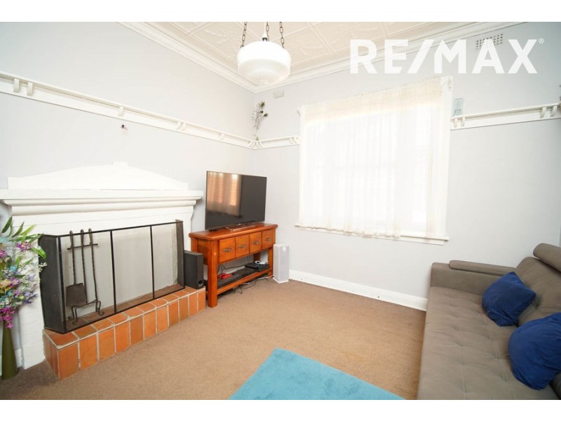 75 Docker Street, Wagga Wagga NSW 2650