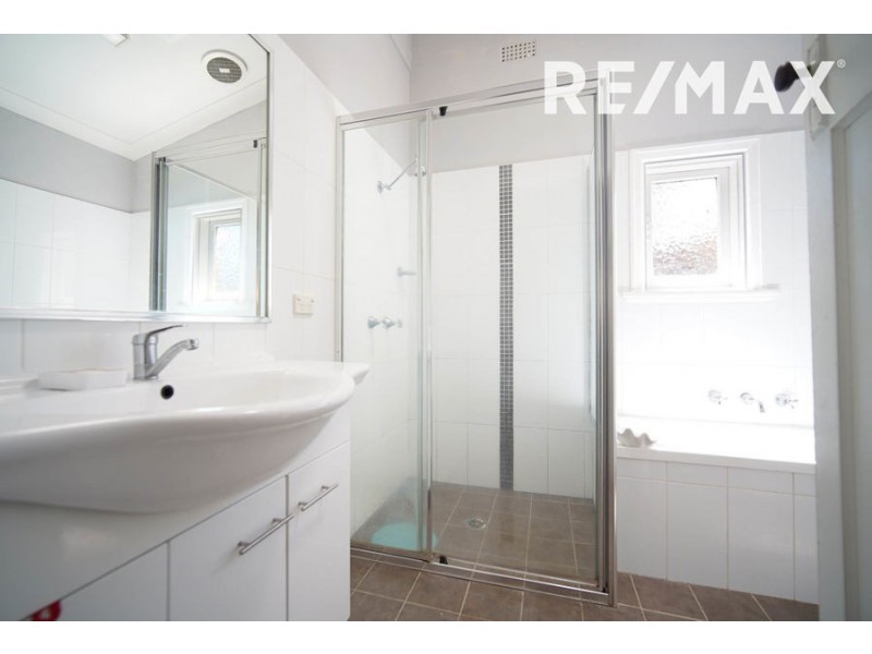 75 Docker Street, Wagga Wagga NSW 2650