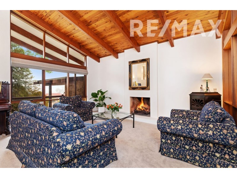 62 Churchill Avenue, Kooringal NSW 2650