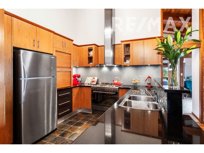 62 Churchill Avenue, Kooringal NSW 2650