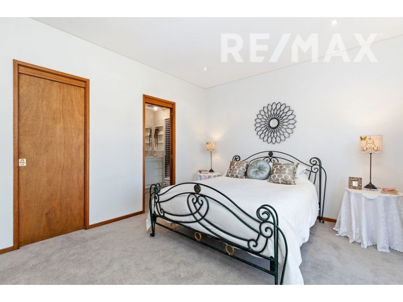 62 Churchill Avenue, Kooringal NSW 2650