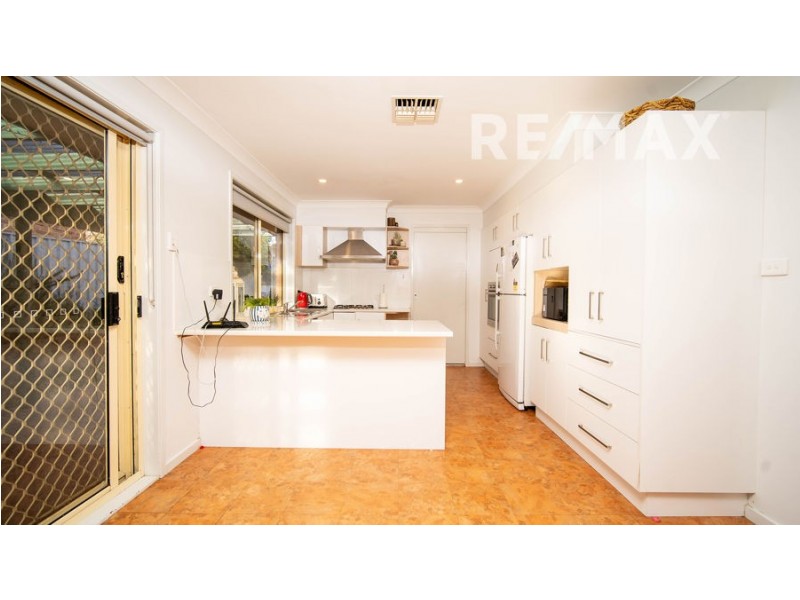 8 Randall Street, Kooringal NSW 2650