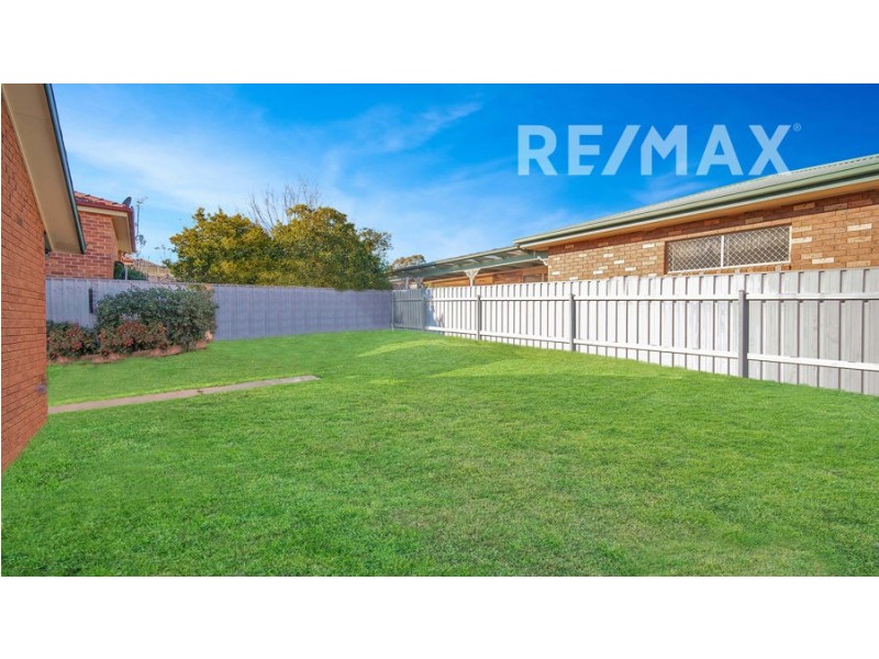 8 Randall Street, Kooringal NSW 2650