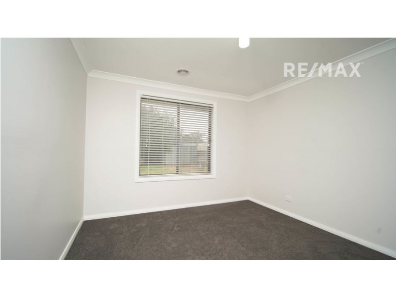 19 Forrest Street, Lake Albert NSW 2650