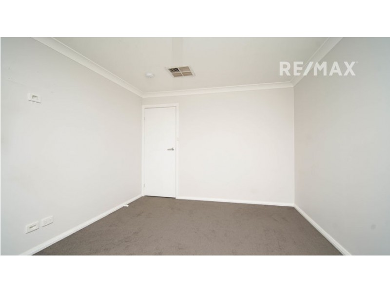 19 Forrest Street, Lake Albert NSW 2650