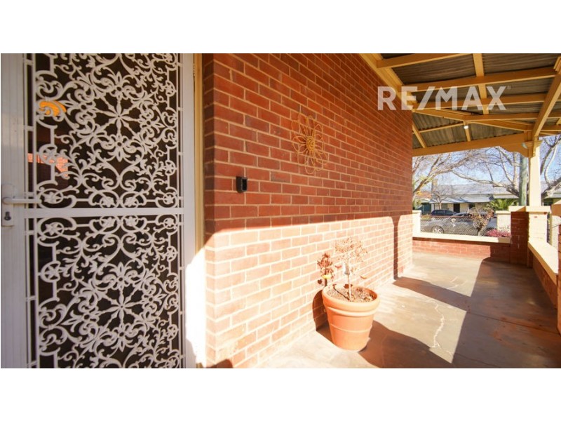 69 Simmons Street, Wagga Wagga NSW 2650
