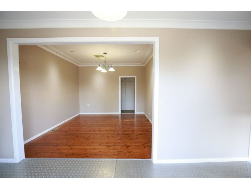 212 Lake Albert Road, Kooringal NSW 2650