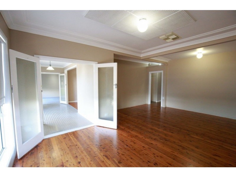 212 Lake Albert Road, Kooringal NSW 2650