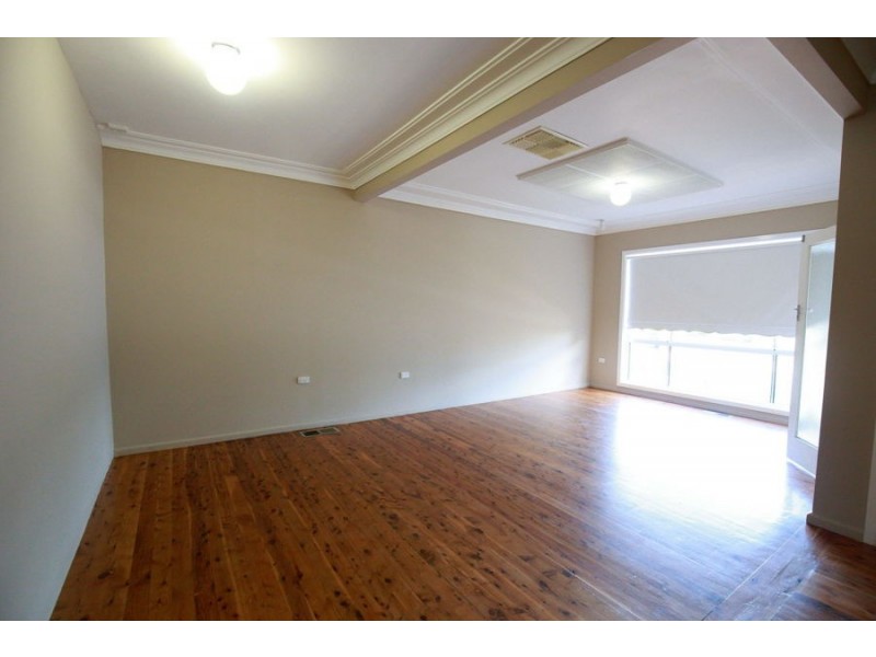 212 Lake Albert Road, Kooringal NSW 2650