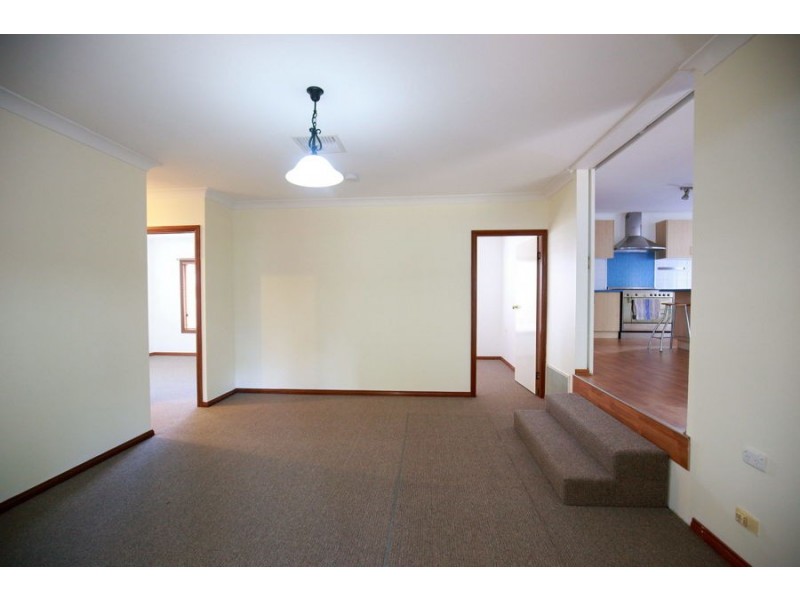 212 Lake Albert Road, Kooringal NSW 2650