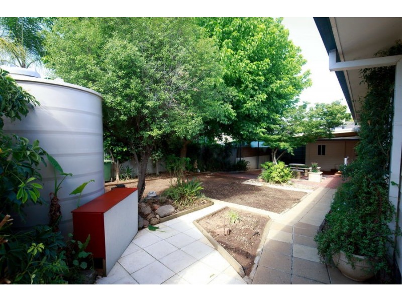 212 Lake Albert Road, Kooringal NSW 2650