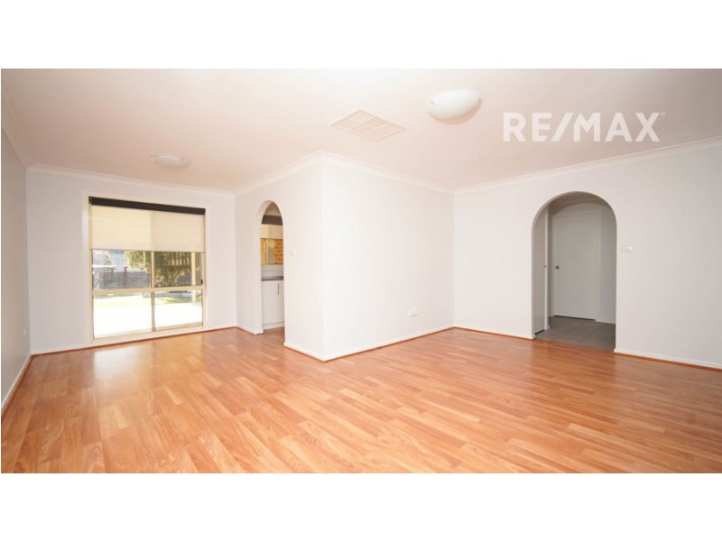 20 Langi Crescent, Glenfield Park NSW 2650