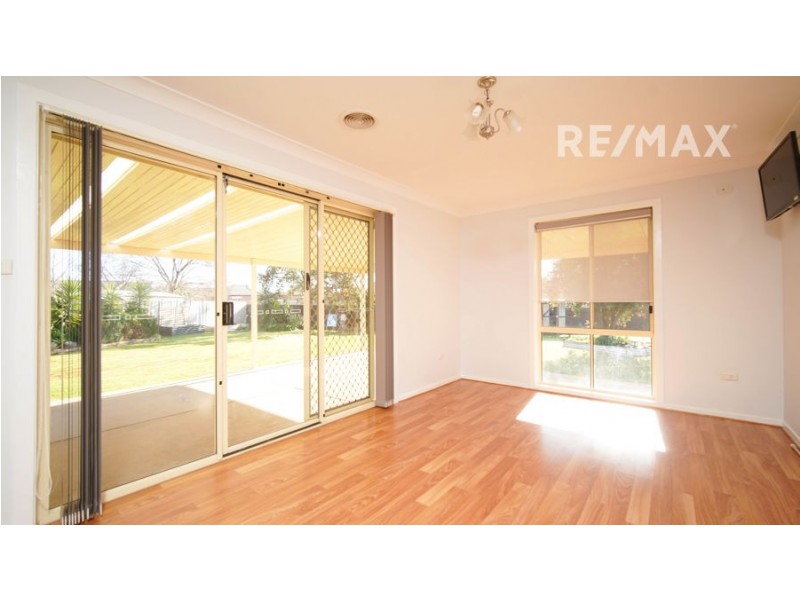 20 Langi Crescent, Glenfield Park NSW 2650