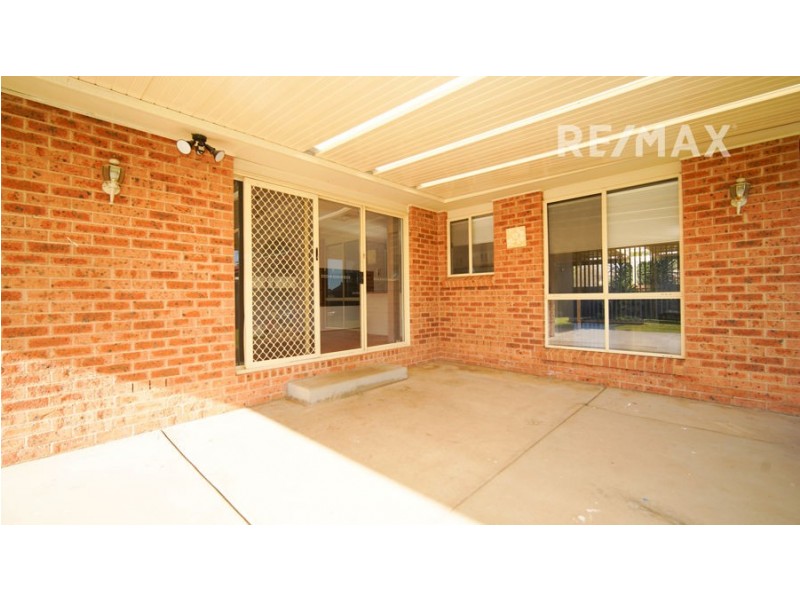 20 Langi Crescent, Glenfield Park NSW 2650