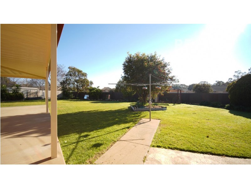 20 Langi Crescent, Glenfield Park NSW 2650