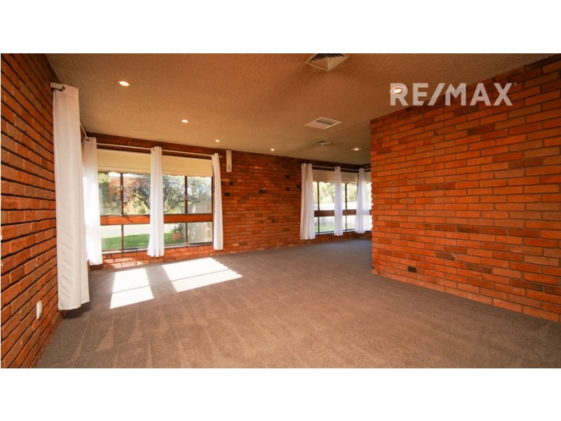 7 Binda Place, Ashmont NSW 2650