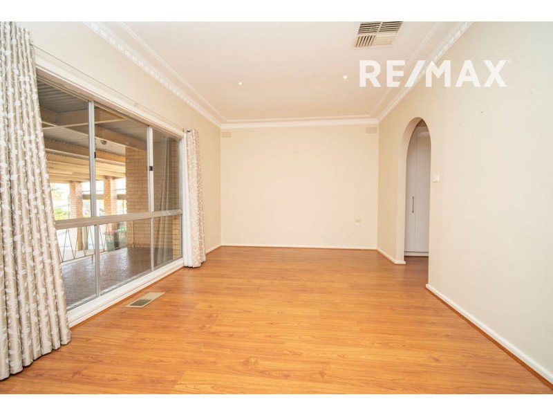 35 Beltana Avenue, Mount Austin NSW 2650