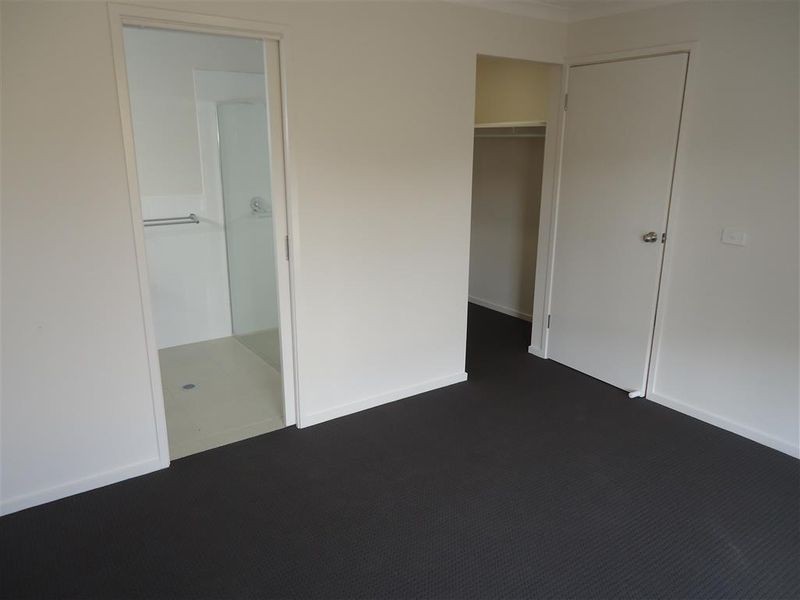 25 Sunvale Crescent, Estella NSW 2650