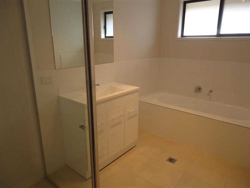 25 Sunvale Crescent, Estella NSW 2650